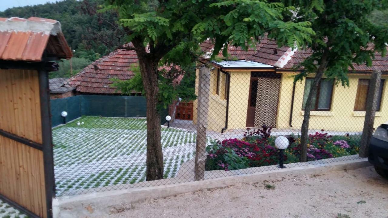 Guest House „Ivanovata house” Yanovets Buitenkant foto